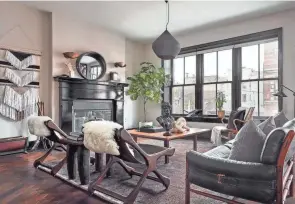  ?? SCOTT GABRIEL MORRIS PHOTOS ?? The pairing of walnut and black creates an instant mid-century vibe in this living room.