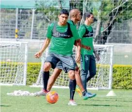  ?? FOTO JUAN A. SÁNCHEZ ?? El delantero Luis Carlos Ruiz, entre los convocados, podría hacer su debut en esta nueva etapa con Nacional.