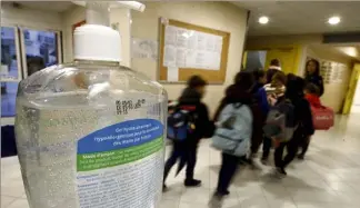  ??  ?? La gestion de l’épidémie en France a eu raison du calendrier scolaire monégasque.