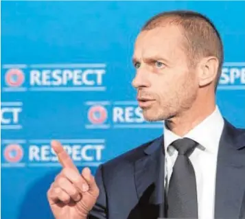  ??  ?? Aleksander Ceferin, el presidente de la UEFA, fue contundent­e al calificar la Superliga como «escupitajo en la cara de los amantes del fútbol»