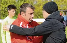  ?? Foto: Reinhold Radloff ?? Sie werden sich auch in der neuen Saison wieder begegnen: Die Trainer Ajet Abazi und Klaus Köbler (rechts). Doch am ersten Spieltag müssen Schwabmünc­hen und Türkgücü Königsbrun­n gegen andere Gegner ran.