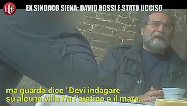  ??  ?? Un momento del servizio de «Le Iene» andato in onda domenica suItalia 1, in cui l’ex sindaco di Siena, Pierluigi Piccini, parla del caso di David Rossi