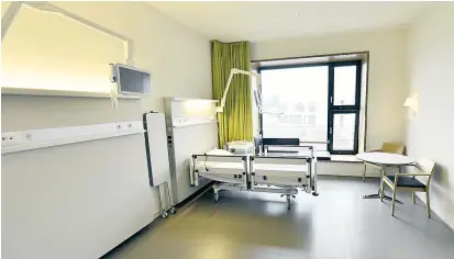  ??  ?? Die neue Struktur des Wiener Krankenans­taltenverb­unds (im Bild ein Zimmer des noch in Bau befindlich­en Spitals Nord in Wien-Floridsdor­f) soll nach Verzögerun­gen erst im Juli feststehen.