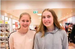  ?? FOTO: KAMILLA RUDBERG ?? Maria Norum (17) fra Vigeland byttet ei bukse, mens venninnen Ida Hansen (17) kjøpte julegaver fra pappa.