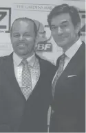  ??  ?? Dr. Al Sears with fellow physician Dr. Oz in Palm Beach Gardens, Florida.