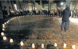 ?? Picture: DPA/AFP/BERND WUESTNECK ?? IN TRIBUTE: People light candles in Schwerin, Germany to mark the 80th anniversar­y of the ‘Night of Broken Glass’.