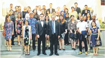  ??  ?? Stanley (front row, wearing tie) with club officers and guests in a group photo.