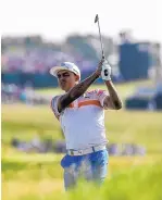  ?? DAVID J. PHILLIP/ASSOCIATED PRESS ?? Rickie Fowler hits on the 12th hole during the first round of the U.S. Open on Thursday at Erin Hills in Erin, Wis.