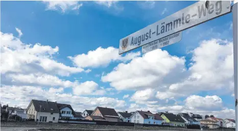  ?? FOTO: MICHAEL HOCHHEUSER ?? Der August-Lämmle-Weg im Baugebiet „Albblick“erinnert an einen Mann, der im Dritten Reich der NS-Ideologie nahestand.