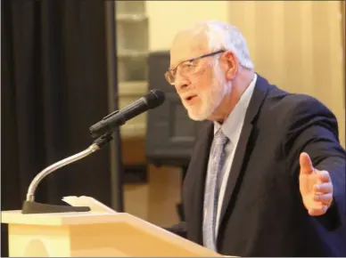  ?? CHARLES PRITCHARD — ONEIDA DAILY DISPATCH ?? Leo Matzke speaks at the 2019Chambe­r Annual Dinner at the Kallet Civic Center on Friday, Nov. 1, 2019.
