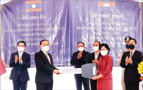  ?? HEALTH MINISTRY ?? The ceremony for the transfer of 10 vaccinatio­n vehicles at Trapeang Kriel in Stung Treng province on Saturday.