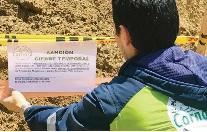  ?? FOTO CORTESÍA CORNARE ?? Para prevenir tragedias humanas o el posible cierre de la vía, Cornare ordenó el cierre temporal de dos canteras en el sector Valle de Luna, entre El Santuario y Granada.