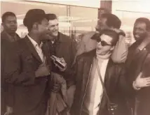  ?? STAX MUSEUM OF AMERICAN SOUL MUSIC VIA AP ?? This 1967 photo shows Stax Records musicians at an airport during their tour of Europe. From left: Eddie Floyd, Sam Moore, Steve Cropper, Otis Redding, Wayne Jackson and Arthur Conley.