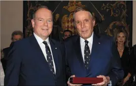  ?? (Photo Gaetan Luci/Palais princier) ?? Le souverain a reçu le président du Conseil de la Couronne pour le récompense­r pour sa carrière au service de l’intérêt général.