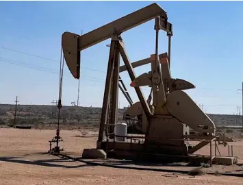  ?? ?? ▲An oil pumpjack is pictured in the Permian basin, Loco Hills regions, New Mexico, U.S.