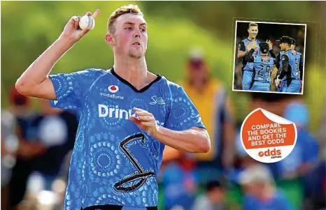  ??  ?? READY TO RIP: Billy Stanlake charges in, and inset, celebrates with his Strikers teammates. PHOTO: DANIEL KALISZ