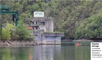  ?? La centrale idroelettr­ica di Suviana nel Bolognese FOTO LAPRESSE ?? Il bacino del Lago