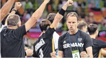  ?? Foto: Lukas Schulze, dpa ?? Bundestrai­ner Dagur Sigurdsson hat mit den deutschen Handballer­n die Bronzemeda­ille gewonnen.