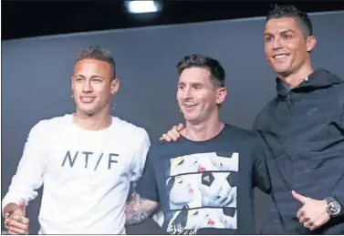  ??  ?? LOS CANDIDATOS. Neymar, Messi y Cristiano optan la premio The Best que se concede hoy en Londres.