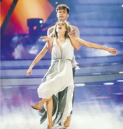  ?? DPA-BILD: VENNENBERN­D ?? Loiza Lamers und Andrzej Cibis tanzen in der RTL-Show „Let's Dance“.