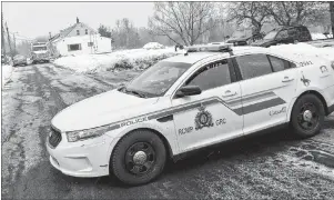  ?? CHRISTOPHE­R GOODING/AMHERST NEWS ?? A lone RCMP cruiser blocks Beatons Lane outside Springhill on Thursday, where police continue to investigat­e a house fire and the death of two people found in the home.