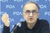  ?? PHOTO: REUTERS ?? Sergio Marchionne talks to journalist­s at the North American Internatio­nal Auto Show in Detroit in January.