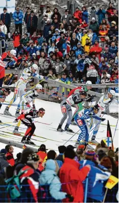  ?? Archivfoto: Ralf Lienert ?? Bilder wie dieses vom „Wintermärc­hen“der Nordischen Ski WM 2005 soll es auch 2021 geben. Dafür müssen aber Millionen investiert werden.