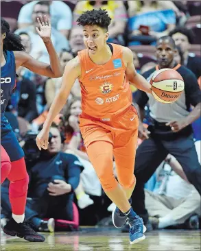  ?? SEAN D. ELLIOT/THE DAY ?? Connecticu­t Sun guard Layshia Clarendon brings the ball up against the Washington Mystics in Saturday’s WNBA game at Mohegan Sun Arena.