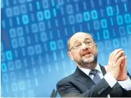  ??  ?? Konkurrent Martin Schulz hat bisher noch kein geeignetes Mittel gefunden, um zu punkten.