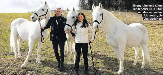  ??  ?? Ehrengrube­r und Klima vor der Abreise in Piber mit den ersten drei Lipizzaner­n, die übersiedel­ten.