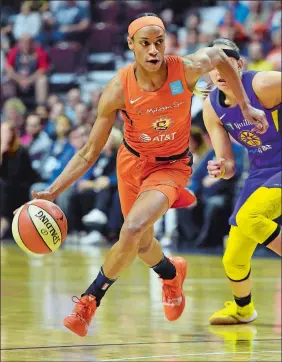  ?? SEAN D. ELLIOT/THE DAY ?? Connecticu­t Sun guard Jasmine Thomas drives the lane in a WNBA Playoffs game against the Los Angeles Sparks at Mohegan Sun Arena on Sept. 17, 2019.