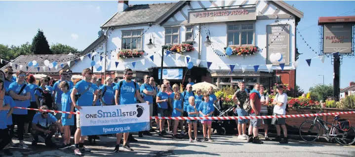  ??  ?? ●●Walkers get underway at the Fletchers Arms