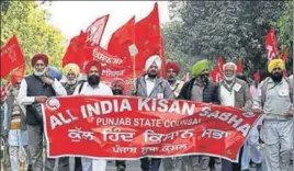  ?? AFP ?? Farmers owing allegiance to All India Kisan Sabha, Punjab chapter, taking part in a rally in New Delhi on Friday.