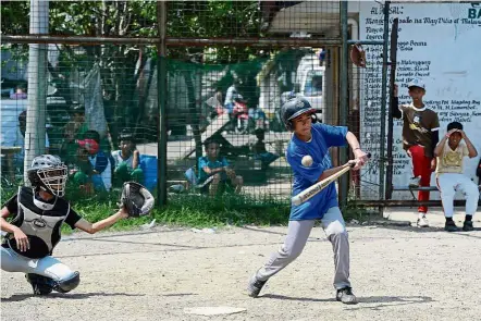  ?? – AFP ?? Game on: Perez has earned a sports scholarshi­p after officials from a charity group took note of his batting skills and perseveran­ce.