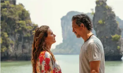  ?? Photograph: Sasidis Sasisakulp­orn/Netflix ?? Brooke Shields and Benjamin Bratt in Mother of the Bride.