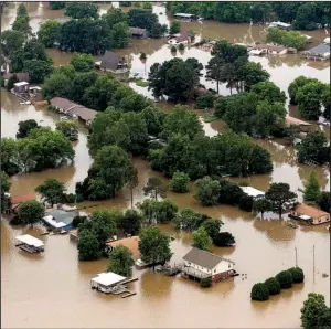  ?? Arkansas Democrat-Gazette/BENJAMIN KRAIN ?? Floodwater­s from the Arkansas River overtake homes Wednesday in Pine Bluff. The Arkansas River was forecast to crest at 4 feet above flood stage overnight in Pine Bluff.