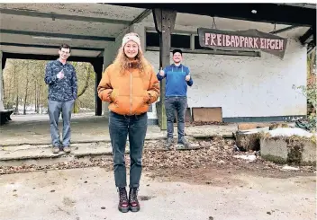  ?? FOTO: KATHRIN KELLERMANN ?? Freuen sich über die riesige Spendenber­eitschaft: Ingmar Thomas, Leonie Ducak und Daniel Pleuser haben bereits knapp 40.000 für die Pläne der „Bowl Church“im Eifgen gesammelt – in einer Woche.