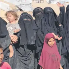  ??  ?? Australian women and children at the Al-Hawl camp in Syria.