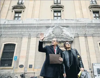  ?? ÀLEX GARCIA ?? El president Quim Torra y la responsabl­e de Patrimoni Cultural, Elsa Ibar, ayer, delante de la Foneria