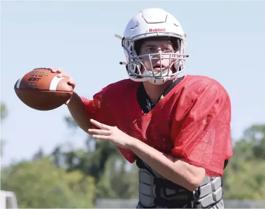  ?? ALLEN CUNNINGHAM/SUN TIMES ?? Warren quarterbac­k Adam Behrens, who has rejoined the team after taking a year off to focus on baseball, practices this week in Gurnee.