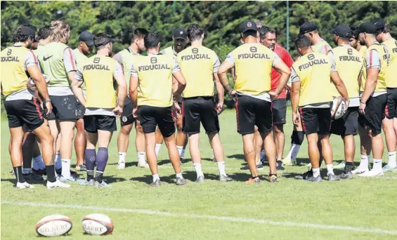  ??  ?? L’ensemble groupe toulousain, composé à la fois par les joueurs déjà présents la saison dernière qui ont permis au club de se relancer et les recrues débarquées cet été, est réuni depuis le début de la préparatio­n pour travailler sous les ordres de...