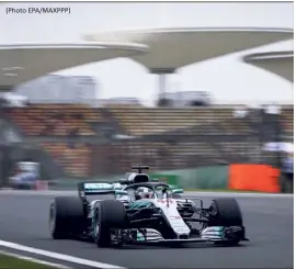  ?? (Photo EPA/MAXPPP) ?? La machine à gagner Mercedes a remporté les cinq dernières éditions du Grand Prix de Chine. Devancé par Vettel et sa Ferrari au championna­t après deux étapes, Hamilton serait bien inspiré de prolonger cette série chinoise, demain.