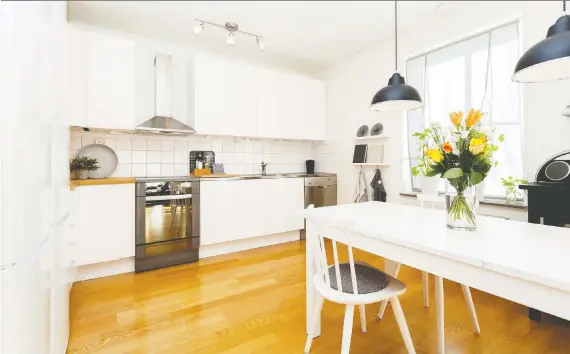  ?? PHOTOS: GETTY IMAGES/ ISTOCK ?? Interior designer Kath Kidston recommends choosing white cabinets and natural stone or wood floors and countertop­s to create a classic template for your kitchen, which can be individual­ized and enlivened by colourful accessoriz­ing.