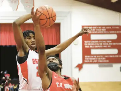  ?? JOHN SMIERCIAK/DAILY SOUTHTOWN PHOTOS ?? Bremen’s Amir Gause, left, blocks a shot by T.F. South’s Sam Townsend on Friday.