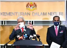  ?? — Bernama photo ?? Hamzah speaks at the press conference after the joint committee meeting. With him is Saravanan.