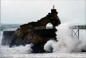  ??  ?? A Biarritz, comme dans toute la région, le vent a soufflé très fort.