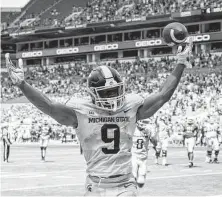  ?? Doug Murray / Associated Press ?? Michigan State running back Kenneth Walker III celebrates a touchdown in the Spartans’ win over Miami on Saturday.