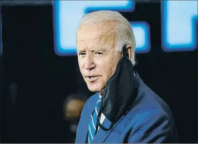 ?? DREW ANGERER / AFP ?? Biden, durante un acto de campaña televisado, el martes en New Castle (Delaware)