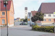  ?? FOTO: WOLFGANG LUTZ ?? Der Bereich um das alte Rathaus und in Richtung Kirche wird wohl zuerst im Fokus der Ortskernsa­nierung stehen.