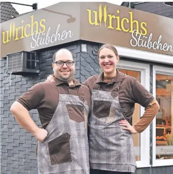  ?? FOTO: JÜRGEN MOLL ?? Annika Ullrich und ihr Ehemann Dennis haben die Bäckerei von der Landbäcker­ei Bauer an der Hauptstraß­e in Dhünn übernommen.